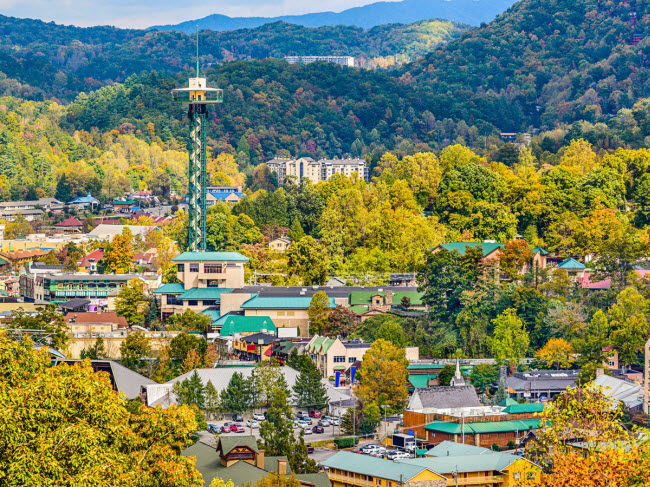 Với vườn quốc gia Núi Great Smoky, thành phố Gatlingburg ở bang Tennessee được tạp chí du lịch TripAdvisor bình chọn là điểm du lịch mới nổi hấp nhất ở Mỹ năm 2015.