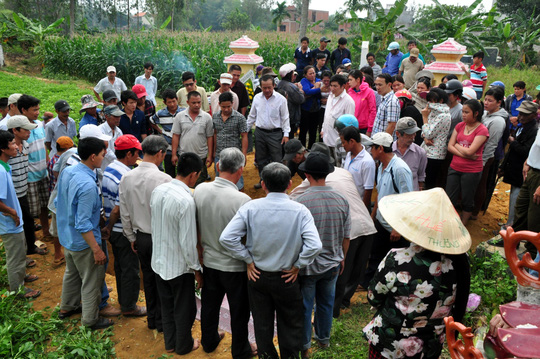 Chìm trong nước mắt bên 9 linh cữu học sinh - 7