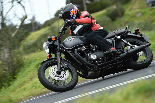 Triumph Bonneville T120: Mạnh mẽ và êm ái - 3