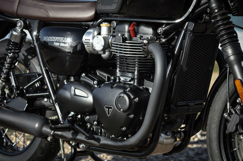 Triumph Bonneville T120: Mạnh mẽ và êm ái - 4