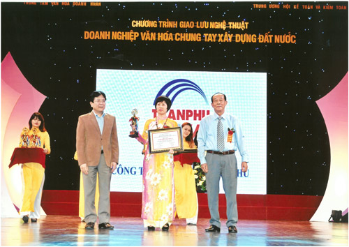 Công ty CP Cơ điện Trần Phú đạt giải thưởng Doanh nhân vàng thế kỷ 21 - 1