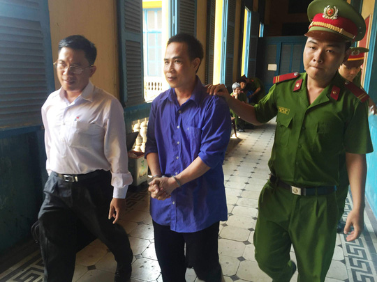 Vợ đòi ly hôn, chồng nhận án tử vì đốt cả nhà vợ - 1