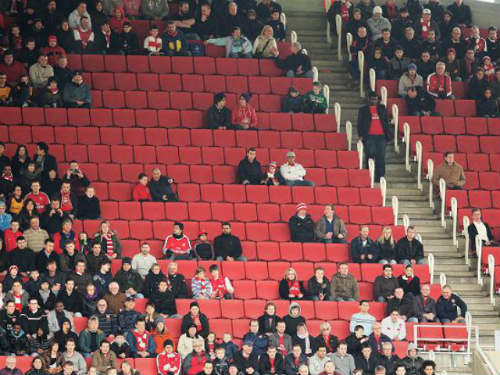 Phản đối Wenger, fan Arsenal tẩy chay Emirates - 1
