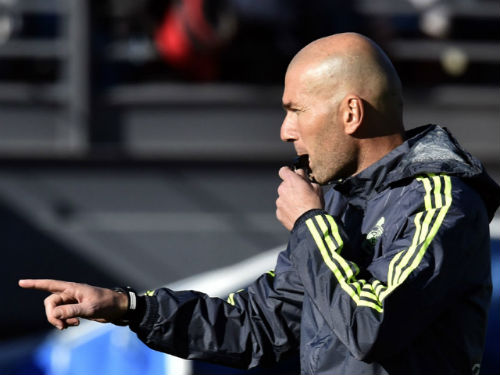 Real thăng hoa, Zidane vẫn sợ trắng tay - 1