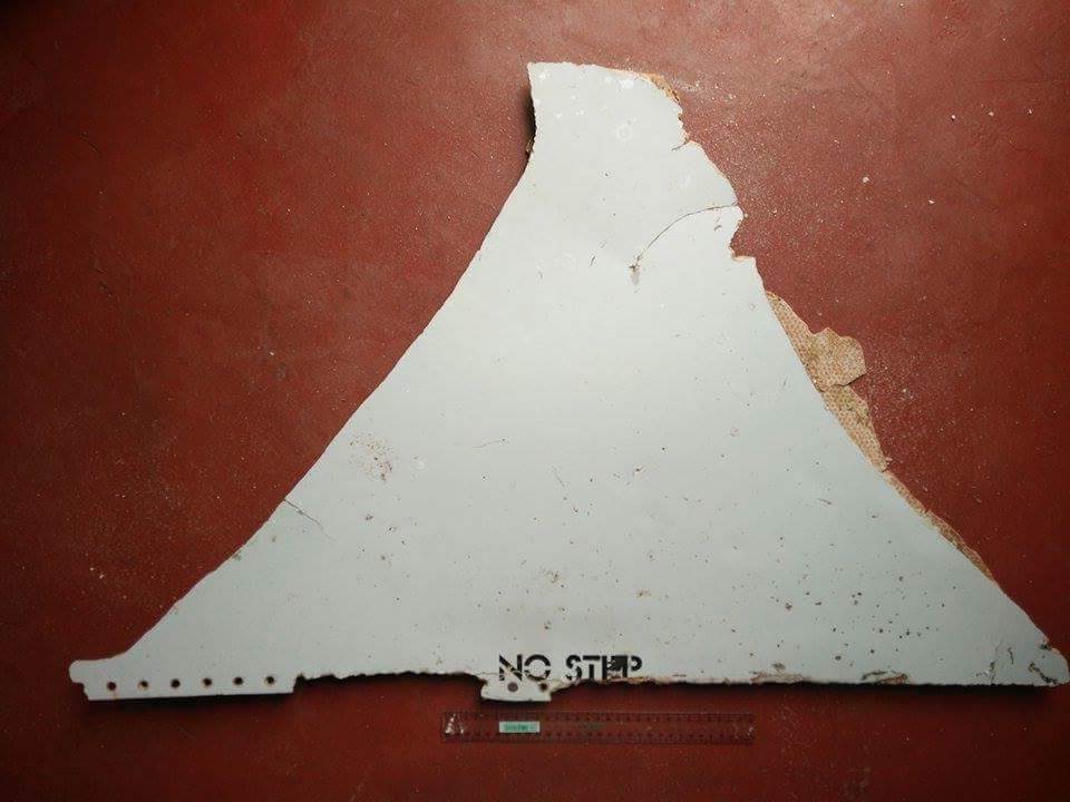 Chính thức xác nhận mảnh vỡ ở Mozambique là của MH370 - 1