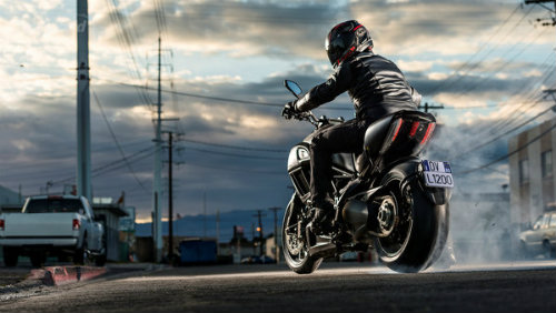 Ducati Diavel 2016: Siêu xe hành trình “khủng” - 1