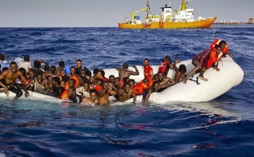 Tàu chìm, 500 người chết đuối khi di cư tới Italia - 1