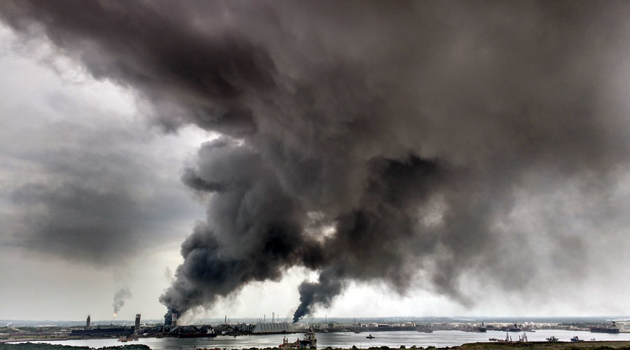 Nổ lớn tại nhà máy lọc dầu ở Mexico, khói độc ngút trời - 1