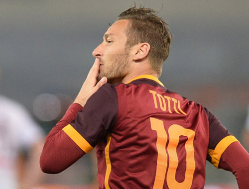 Totti 39 tuổi, 3 phút ghi 2 bàn giải cứu Roma - 1