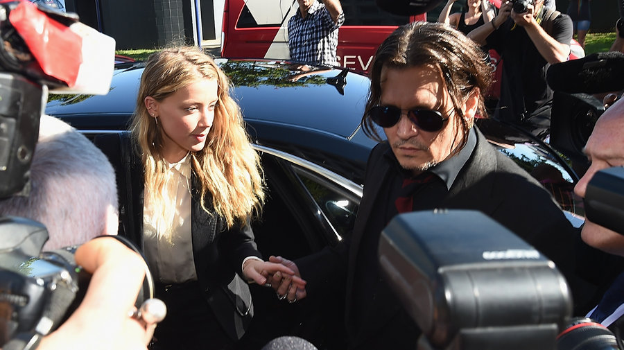 Johnny Depp và vợ xin lỗi vì mang chó trái phép vào Úc - 1