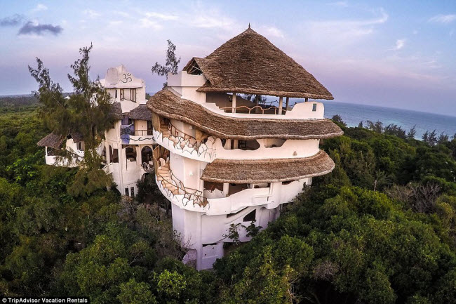 Du khách có thể nghỉ lại trong ngôi nhà cây như thế này khi tới thành phố biển Watamu, Kenya.