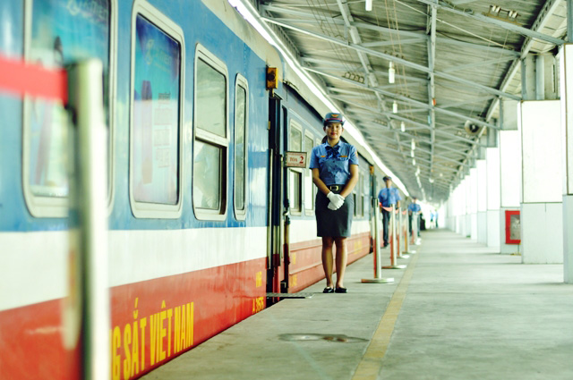 Người Sài Gòn &#34;mê mẩn&#34; tàu nội đô 10.000 đồng - 1