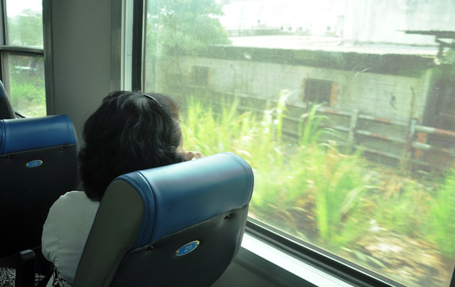 Người Sài Gòn "mê mẩn" tàu nội đô 10.000 đồng - 9