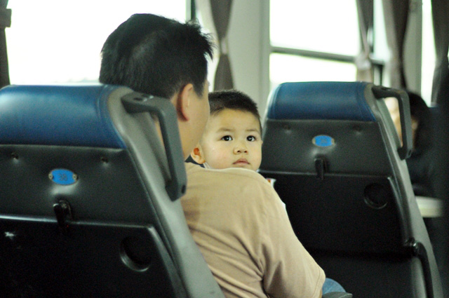 Người Sài Gòn "mê mẩn" tàu nội đô 10.000 đồng - 13