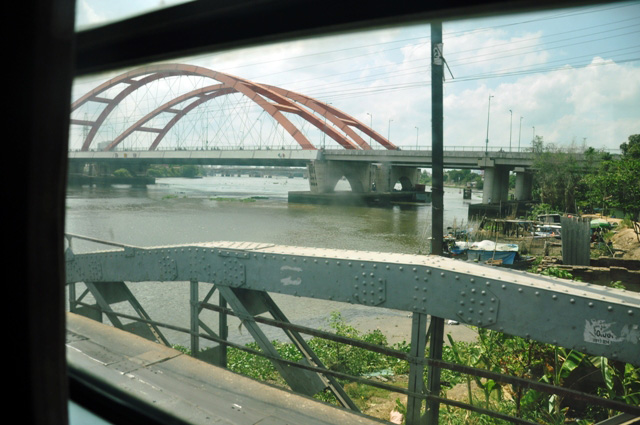 Người Sài Gòn "mê mẩn" tàu nội đô 10.000 đồng - 19