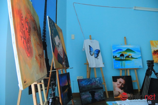 Nghị lực 9x dị tật có biệt tài vẽ tranh bằng miệng - 2