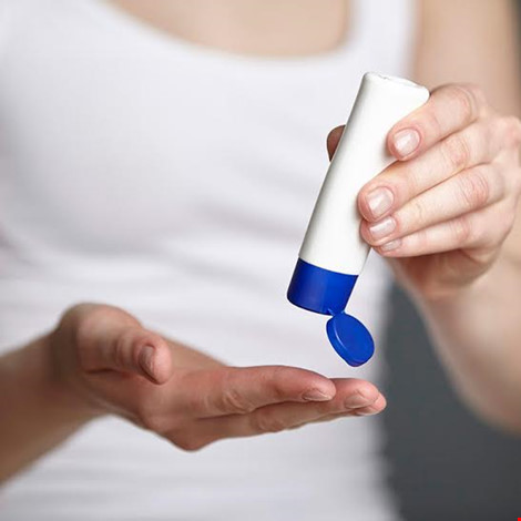 6 mẹo dễ dàng giúp trị bệnh nấm móng - 2