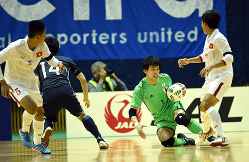 Chuẩn bị World Cup, Futsal VN nhận bài học trước Nhật - 1