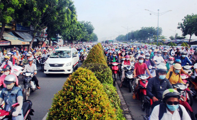 Xe máy được đi vào làn ô tô trên đại lộ đẹp nhất Sài Gòn - 3