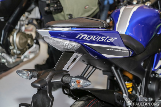 Tuy nhiên, phiên bản thứ 4 vừa có mặt tại Indonesia International Motor Show (IIMS) sở hữu màu xanh dương, màu đặc trưng của đội đua Yamaha trong giải MotoGP.