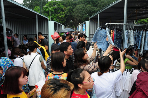 Lần đầu tiên tổ chức, hội chợ container đã bị đóng cửa - 6