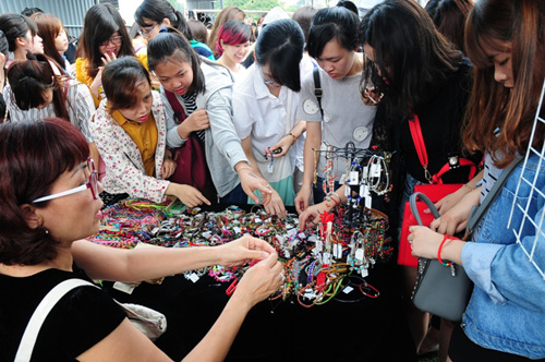 Lần đầu tiên tổ chức, hội chợ container đã bị đóng cửa - 8