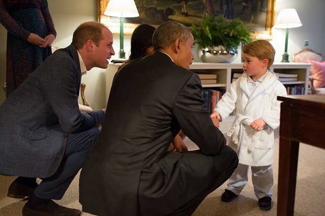 Hoàng tử bé nước Anh mặc đồ ngủ &#34;tiếp&#34; Tổng thống Obama - 1