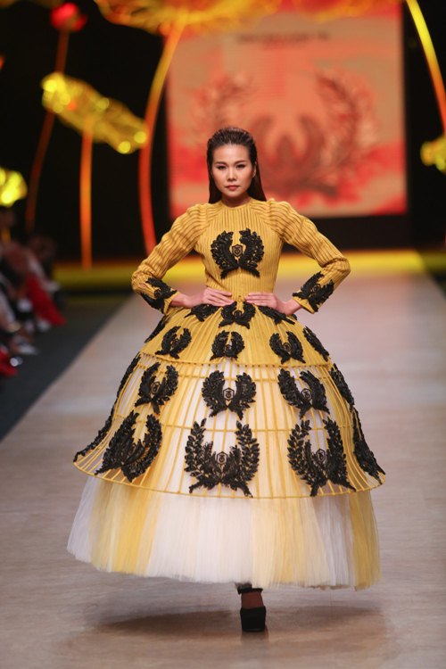 Thanh Hằng cuốn hút làm vedette show của Công Trí - 2