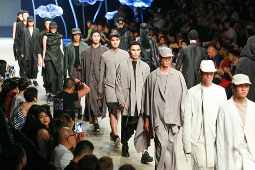 Thanh Hằng cuốn hút làm vedette show của Công Trí - 15