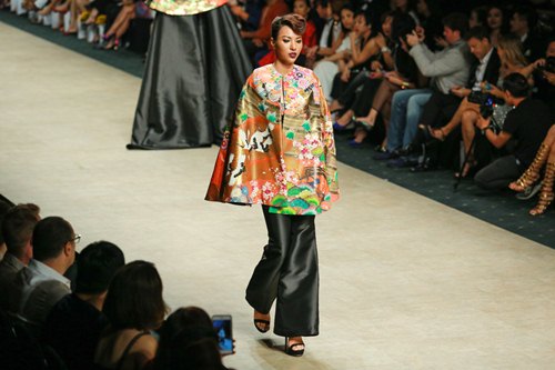 Thanh Hằng cuốn hút làm vedette show của Công Trí - 1