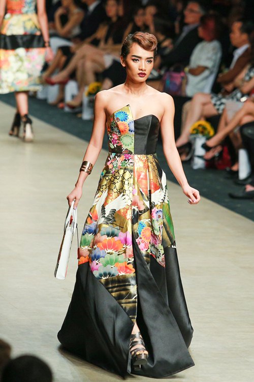 Thanh Hằng cuốn hút làm vedette show của Công Trí - 2