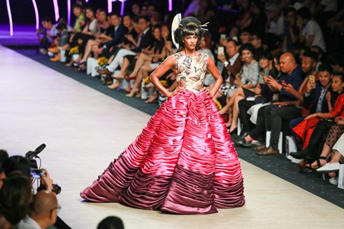 Thanh Hằng cuốn hút làm vedette show của Công Trí - 5