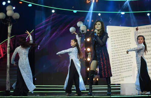 Ca sĩ hải ngoại Lưu Bích trẻ trung, quyến rũ ở tuổi U50 - 1