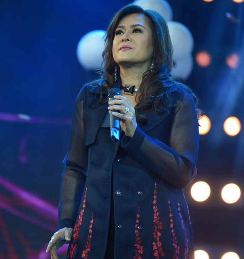 Ca sĩ hải ngoại Lưu Bích trẻ trung, quyến rũ ở tuổi U50 - 2