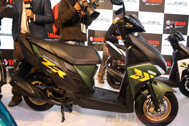 Yamaha vừa tung mẫu xe tay ga mới Cygnus Ray ZR ra thị trường Ấn Độ. Đây là mẫu tay ga dành cho đàn ông, xếp ở vị trí phân khúc giữa Yamaha Fascino và Yamaha Alpha.