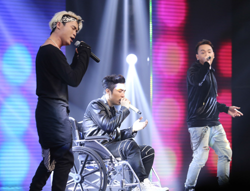 Yanbi bị gãy xương đùi vẫn diễn hết mình tại X-Factor - 1