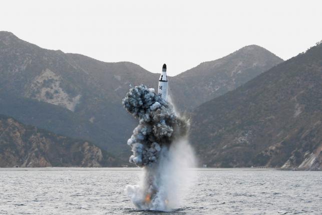 Triều Tiên tiến bộ ngạc nhiên về tên lửa đạn đạo tàu ngầm - 1