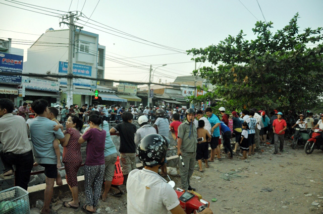 TPHCM: Lặn 200 mét dưới kênh thối tìm két sắt bị trộm - 4