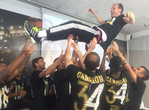 Vô địch 5 lần liên tiếp, Juventus quậy tung trời - 6