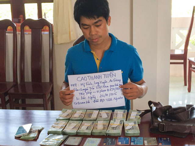 "Ôm" gần 600 triệu đồng thắng bạc về nước, bị tóm gọn - 1