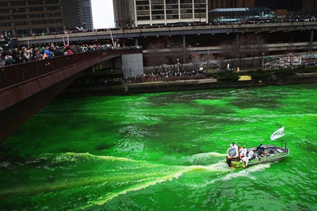 Người Pháp tự nhuộm hàng loạt sông thành màu xanh lè - 4