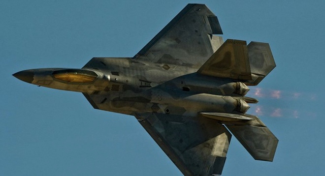 Vì sao Mỹ dừng sản xuất chiến đấu cơ F-22 "Chim ăn thịt"? - 2