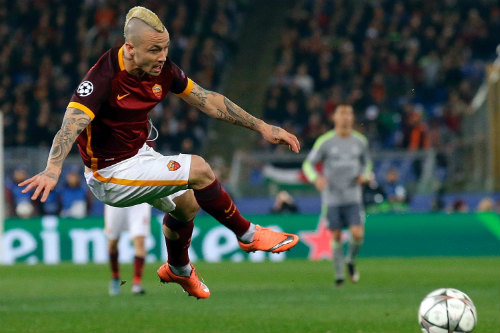 Tin HOT tối 27/4: MU bán Depay, đón sao Southampton - 3