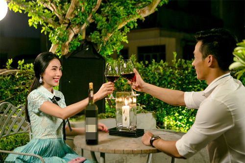 Thủy Tiên tình tứ với trai trẻ trong MV mới - 2