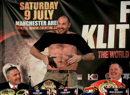 Boxing: Fury cởi áo "sỉ nhục' Klitschko trước trận tái đấu - 1