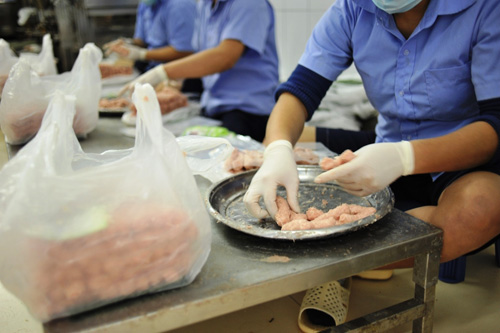 Nghệ nhân chia sẻ cách làm nem chua rán, giò chả Ước Lễ - 4