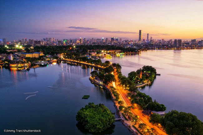 Thủ đô Hà Nội được coi là địa điểm du lịch hấp dẫn nhất Việt Nam với nhiều phong cảnh đẹp.