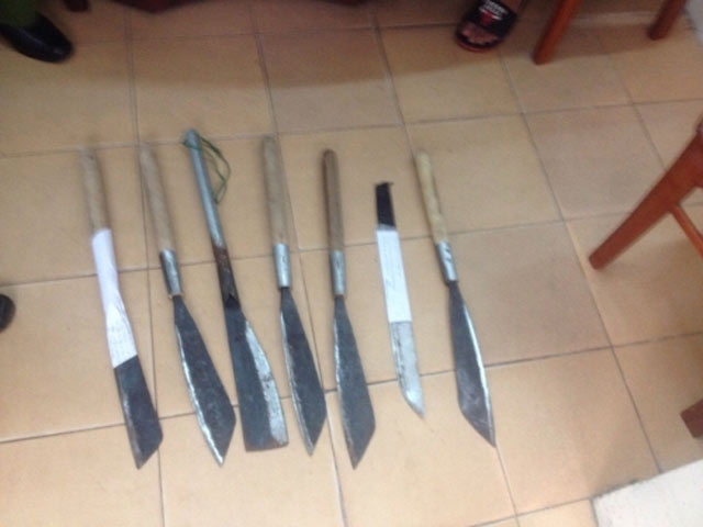 Bắt nóng nhóm 9X dùng mã tấu chém… nhầm người - 2