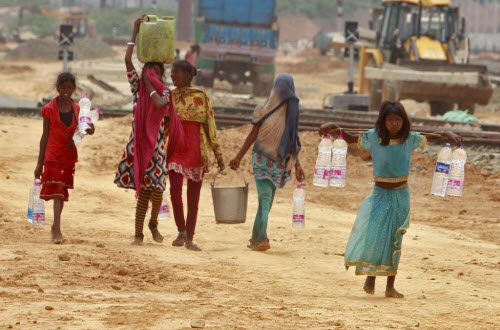 Ảnh: Người dân chống chọi với hạn hán kỷ lục ở Ấn Độ - 5