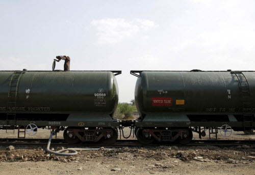 Ảnh: Người dân chống chọi với hạn hán kỷ lục ở Ấn Độ - 6